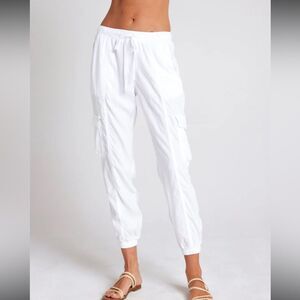 Bella Dahl Mid Rise Drawstring Crop Cargo Track Pants In White Size S